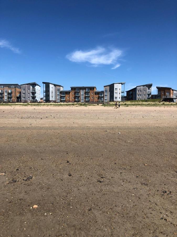 Cockledora, A Luxury Ground Floor Beachfront Apartment Llanelli Exteriér fotografie