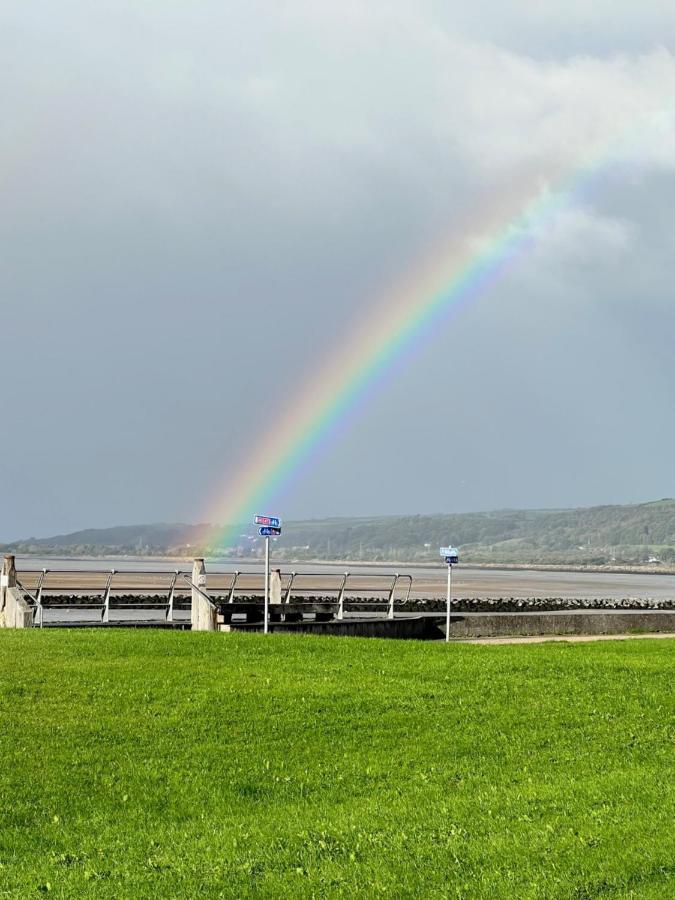 Cockledora, A Luxury Ground Floor Beachfront Apartment Llanelli Exteriér fotografie