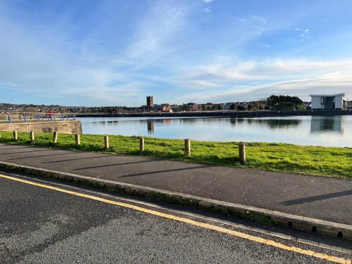 Cockledora, A Luxury Ground Floor Beachfront Apartment Llanelli Exteriér fotografie